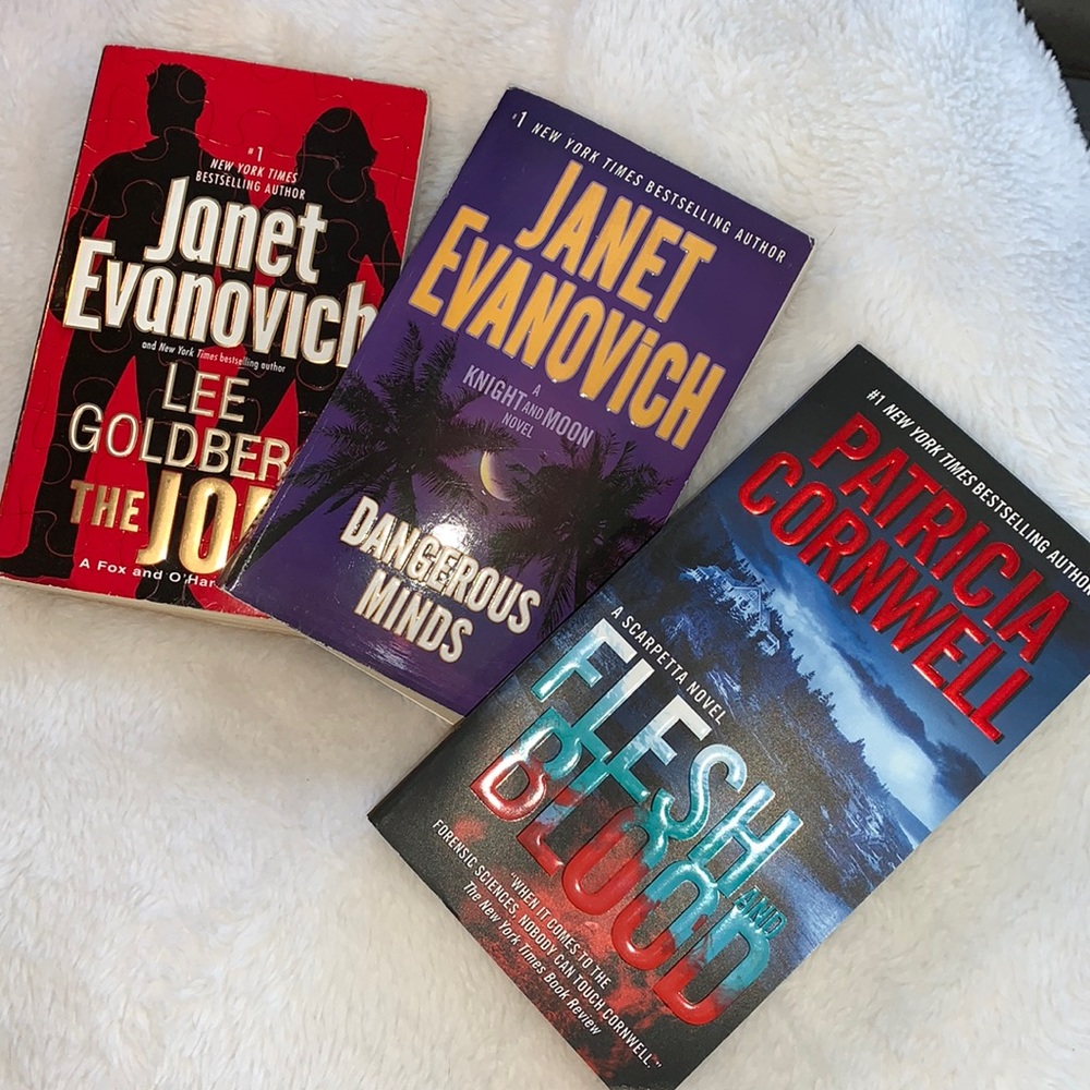 SALE!! Murder mystery set. Janet Evanovich